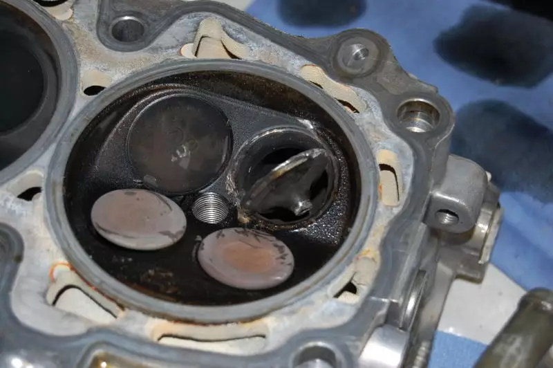 Broken engine valves